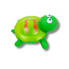 Carregar imagem no visualizador da galeria, Bichinho em PVC com imã: Tartaruga turtle
